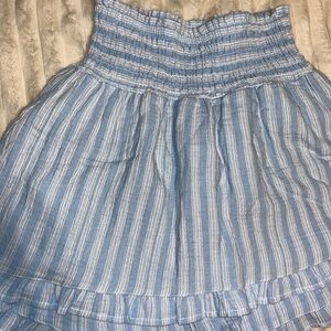 XS woman's ruffle skirt